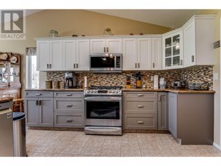 Photo 5: 648 6TH Avenue Swan Lake West: Okanagan Shuswap Real Estate Listing: MLS®# 10310682