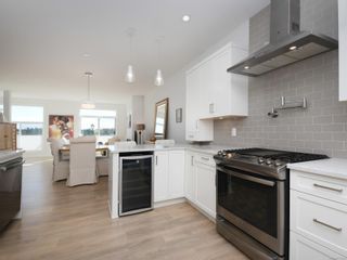 Photo 9: 22 Avanti Pl in View Royal: VR Hospital Row/Townhouse for sale : MLS®# 873898