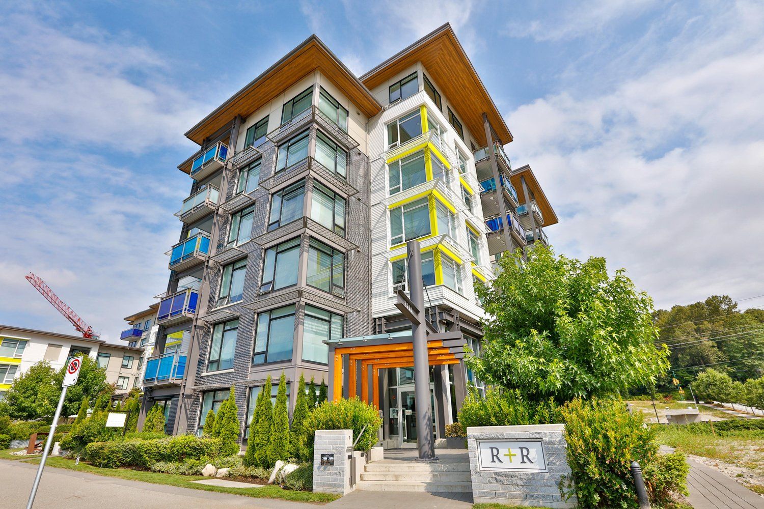Main Photo: 409 3289 RIVERWALK Avenue in Vancouver: South Marine Condo for sale in "R&R" (Vancouver East)  : MLS®# R2485904