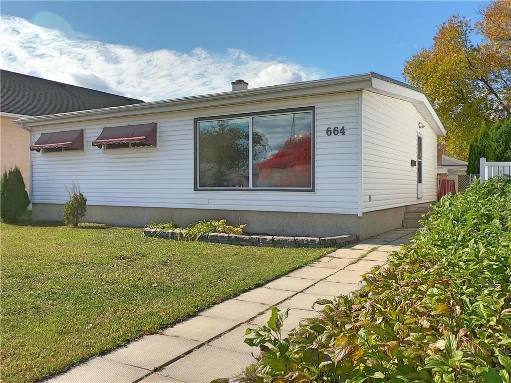 Main Photo: 664 Buchanan Boulevard in Winnipeg: Crestview House for sale (5H)  : MLS®# 202025404