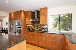 Photo 4: 1141 MONTROYAL Boulevard in North Vancouver: Canyon Heights NV Townhouse for sale in "Montroyal Village" : MLS®# R2766205