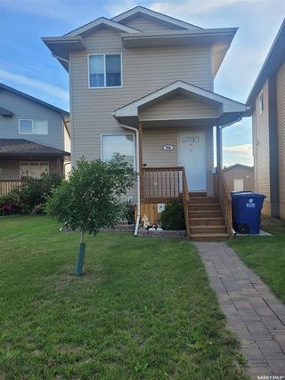 Photo 1: 746 Lamarsh Lane in Saskatoon: Willowgrove Residential for sale : MLS®# SK930013