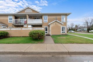 Photo 1: A 279 Hochelaga Street East in Moose Jaw: Hillcrest MJ Residential for sale : MLS®# SK968420