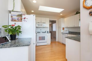 Photo 5: 2541 Wilcox Terr in Central Saanich: CS Tanner House for sale : MLS®# 851683
