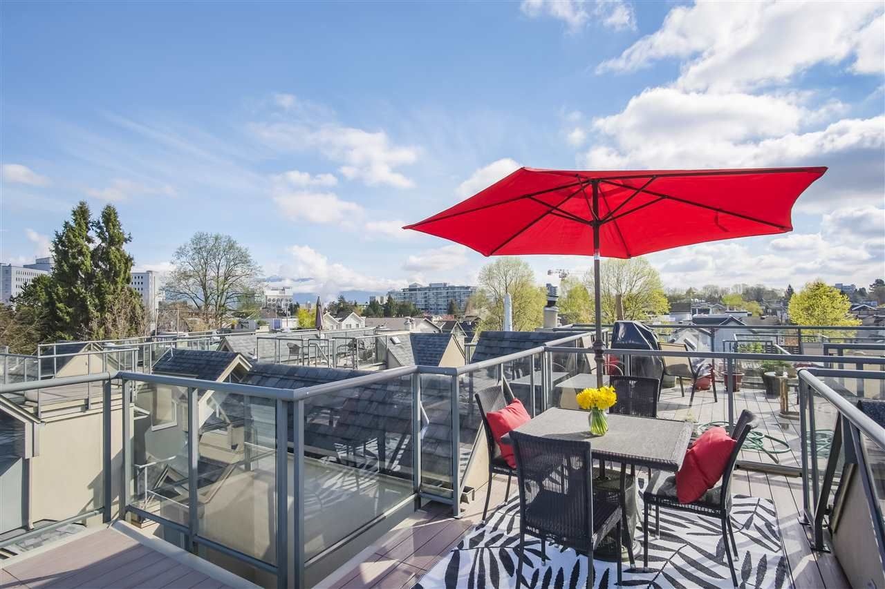 Main Photo: 3031 LAUREL Street in Vancouver: Fairview VW Townhouse for sale in "Fairview Court" (Vancouver West)  : MLS®# R2359332