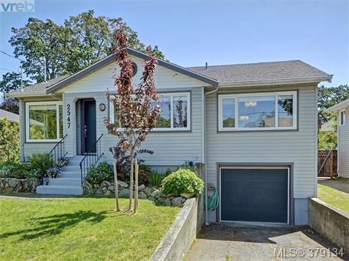 Main Photo: 2547 Scott St in VICTORIA: Vi Oaklands House for sale (Victoria)  : MLS®# 761489