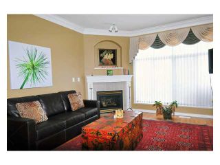 Photo 2: 24 11358 COTTONWOOD Drive in Maple Ridge: Cottonwood MR Townhouse for sale in "CARRIAGE LANE" : MLS®# V820880