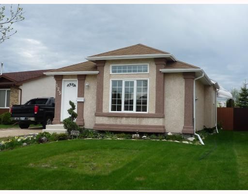 Main Photo: 125 SKOWRON in WINNIPEG: North Kildonan Residential for sale (North East Winnipeg)  : MLS®# 2909687