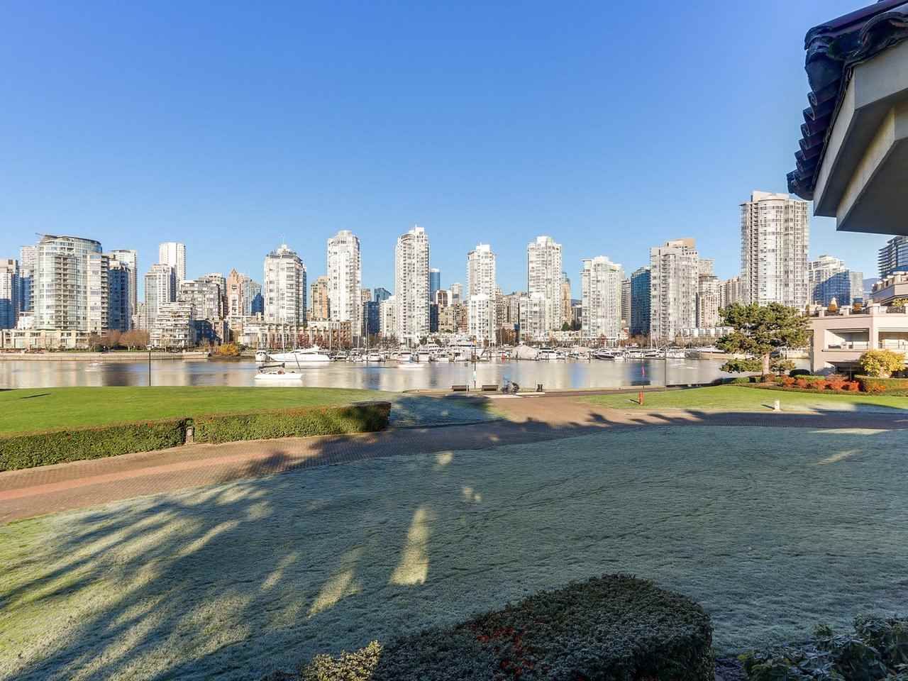 Main Photo: 219 1869 SPYGLASS Place in Vancouver: False Creek Condo for sale in "THE REGATTA" (Vancouver West)  : MLS®# R2327588