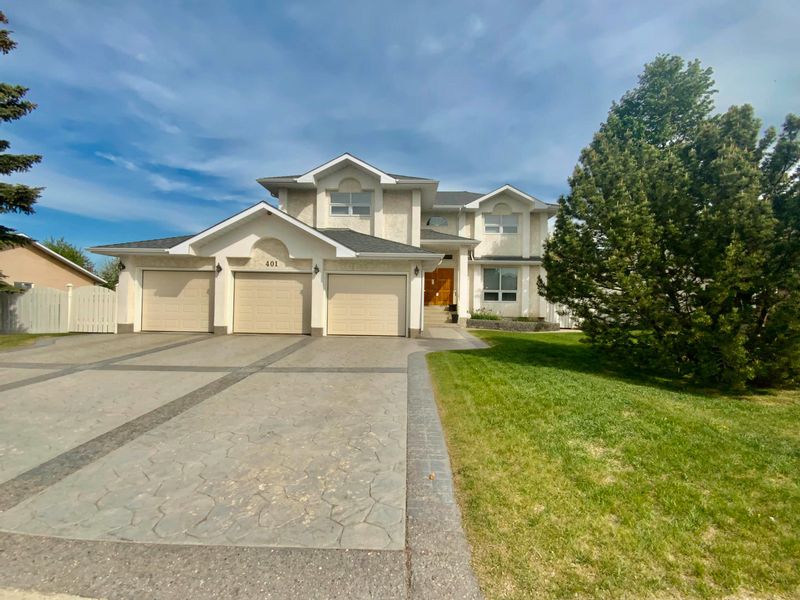 FEATURED LISTING: 401 Parkview Drive Wetaskiwin