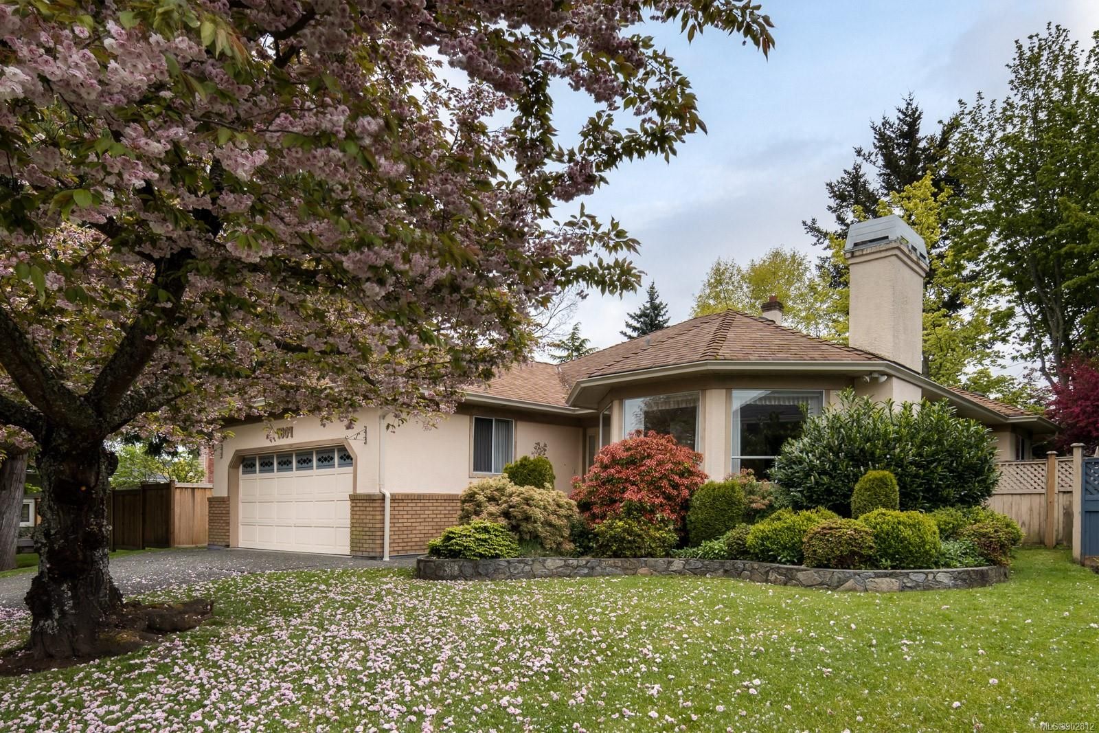 Main Photo: 4604 Sunnymead Way in Saanich: SE Sunnymead House for sale (Saanich East)  : MLS®# 902812