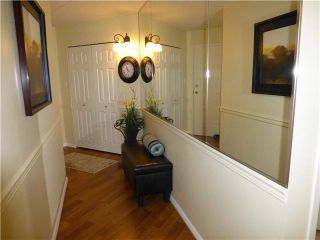 Photo 3: 202 1378 FIR Street: White Rock Condo for sale in "CHATSWORTH MANOR" (South Surrey White Rock)  : MLS®# F1434479