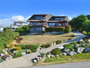 FEATURED LISTING: 1484 Shaughnessy Close Gibsons