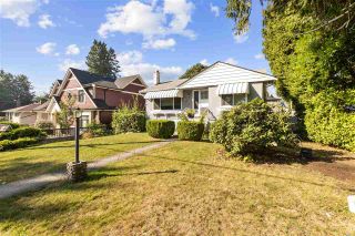 Photo 2: 4949 FULWELL Street in Burnaby: Greentree Village House for sale in "Greentree Village" (Burnaby South)  : MLS®# R2496221