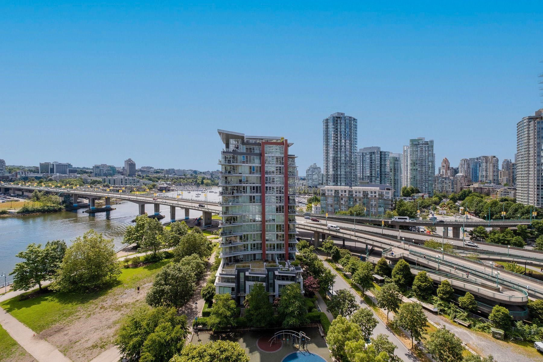 Main Photo: 1506 918 COOPERAGE Way in Vancouver: Yaletown Condo for sale in "Mariner" (Vancouver West)  : MLS®# R2708109