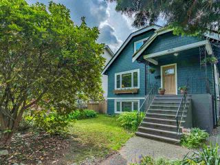 Photo 1: 1606 E 10TH Avenue in Vancouver: Grandview Woodland House for sale (Vancouver East)  : MLS®# R2579032