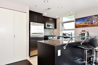 Photo 8: 1005 638 BEACH Crescent in Vancouver: Yaletown Condo for sale in "ICON" (Vancouver West)  : MLS®# R2357913