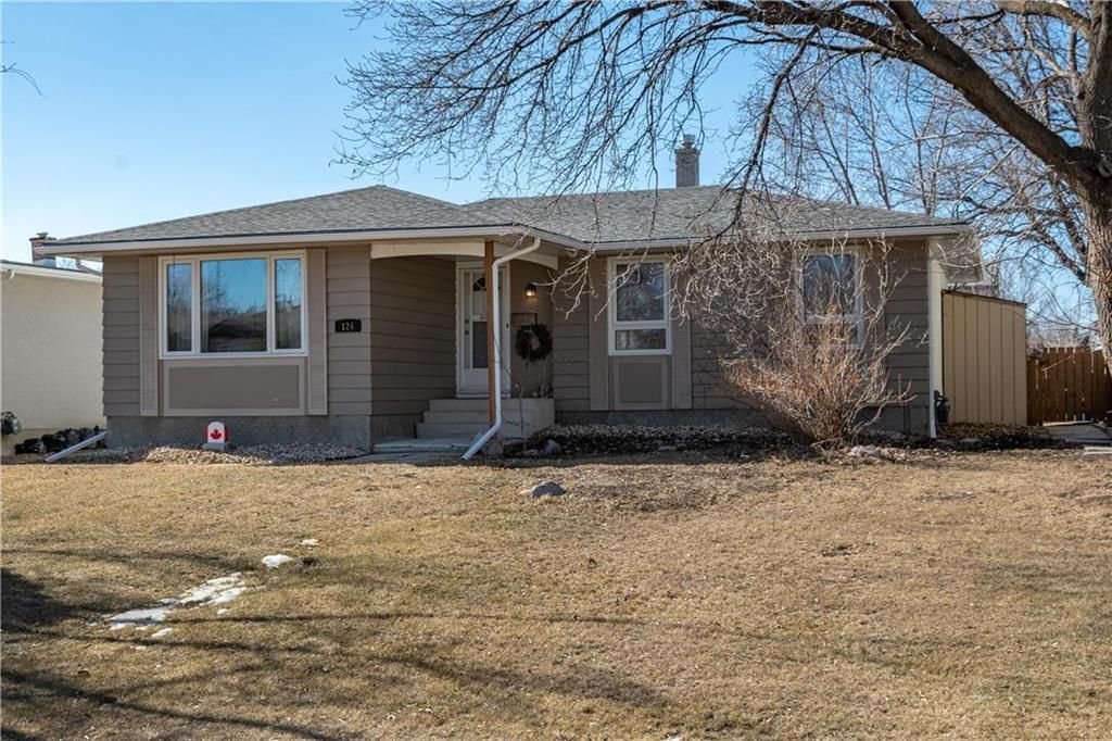 Main Photo: 124 Risbey Crescent in Winnipeg: Crestview Residential for sale (5H)  : MLS®# 202105658