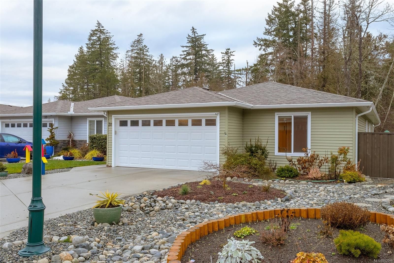 Main Photo: 31 7586 Tetayut Rd in Central Saanich: CS Hawthorne Manufactured Home for sale : MLS®# 892059