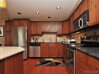 Photo 11: 631 Avalon Rd in VICTORIA: Vi James Bay Half Duplex for sale (Victoria)  : MLS®# 640799
