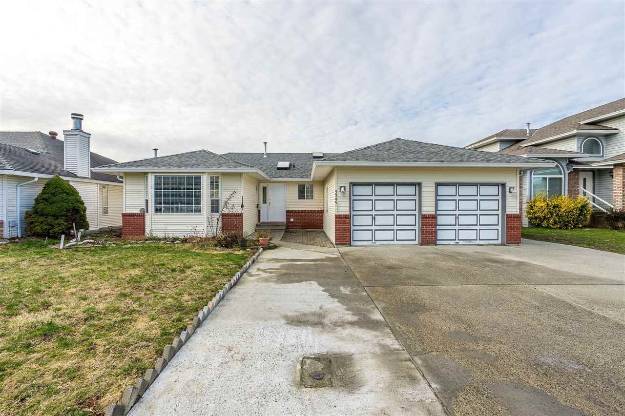Main Photo: 3345 SLOCAN Drive in Abbotsford: Abbotsford West House for sale : MLS®# R2336373