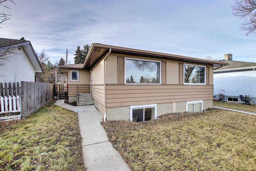 Main Photo: 809/811 45 Street SW in Calgary: Westgate Duplex for sale : MLS®# A1053886