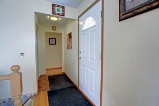 Photo 4: 723 64 Avenue NW in Calgary: Thorncliffe Detached for sale : MLS®# A2006815