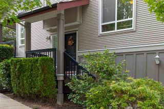 Photo 2: 43 16789 60 Avenue in Surrey: Cloverdale BC Townhouse for sale in "LAREDO" (Cloverdale)  : MLS®# R2411112