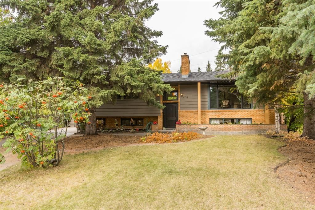 Main Photo: 6714 Leaside Drive SW in Calgary: Lakeview Detached for sale : MLS®# A1105048