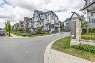 Photo 2: 22 19451 SUTTON Avenue in Pitt Meadows: South Meadows Townhouse for sale in "NATURE'S WALK" : MLS®# R2707434