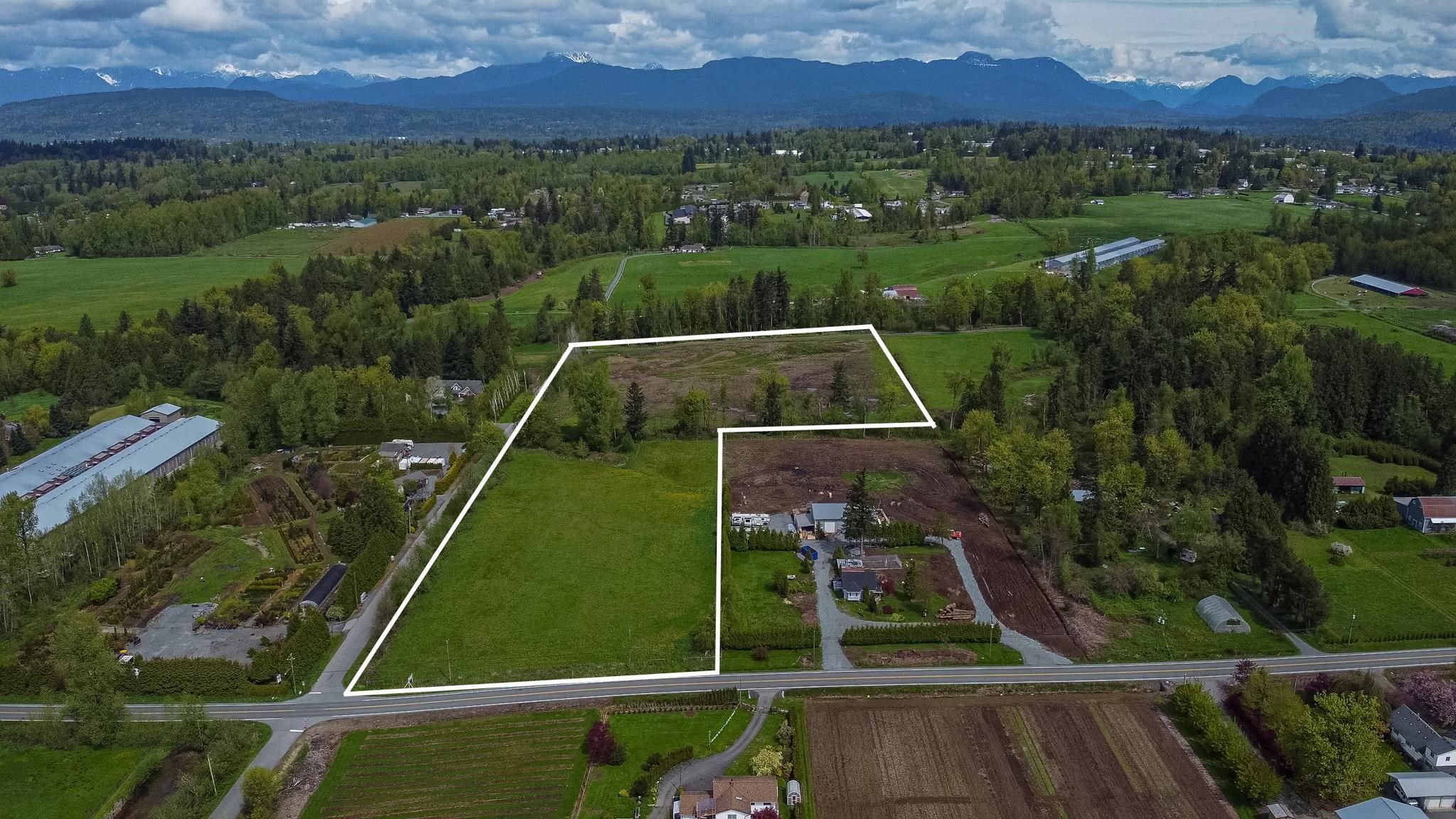 Main Photo: 28441 58 Avenue in Abbotsford: Bradner Agri-Business for sale : MLS®# C8049721