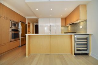 Photo 1: 330 2008 PINE Street in Vancouver: False Creek Condo for sale in "MANTRA" (Vancouver West)  : MLS®# V796892