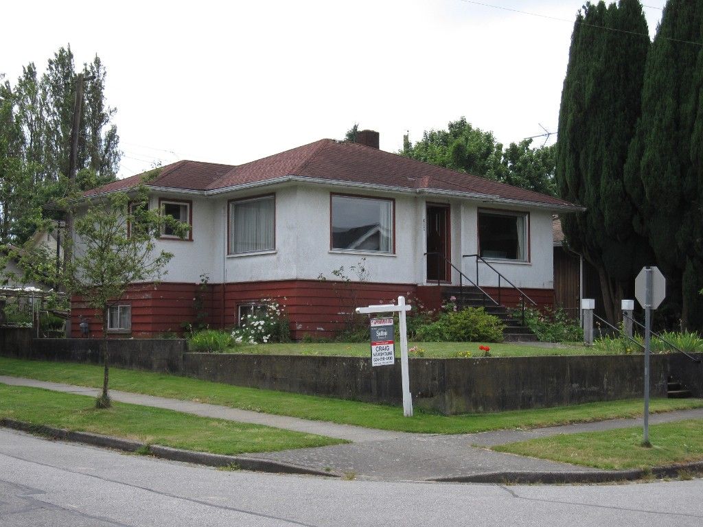 Main Photo: 394 East 35th ave. in Vancouver: House for sale : MLS®# V963797