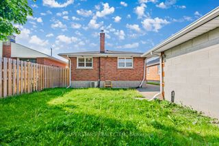 Photo 38: 304 Jackson Avenue in Oshawa: Central House (Bungalow) for sale : MLS®# E8413504