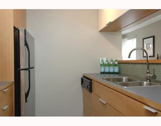 Photo 5: 204 1641 WOODLAND Drive in Vancouver: Grandview VE Condo for sale in "THE GALLERIA" (Vancouver East)  : MLS®# V641735