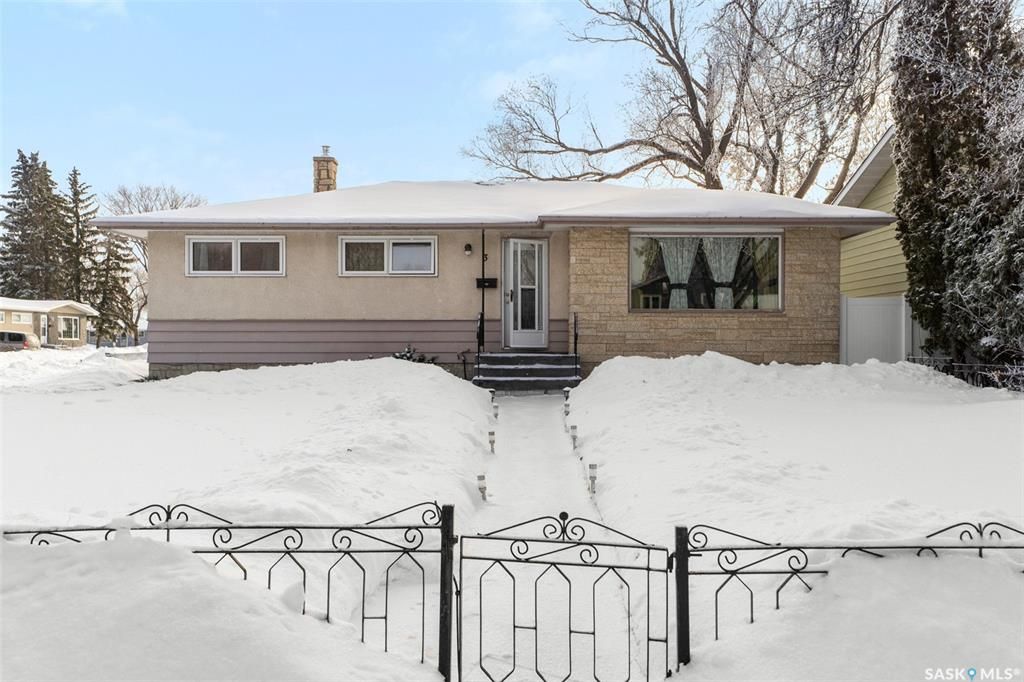 Main Photo: 3 Hudson Drive in Regina: Parliament Place Residential for sale : MLS®# SK916818