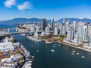 Photo 37: 1702 1495 RICHARDS Street in Vancouver: Yaletown Condo for sale in "Azura II" (Vancouver West)  : MLS®# R2818888