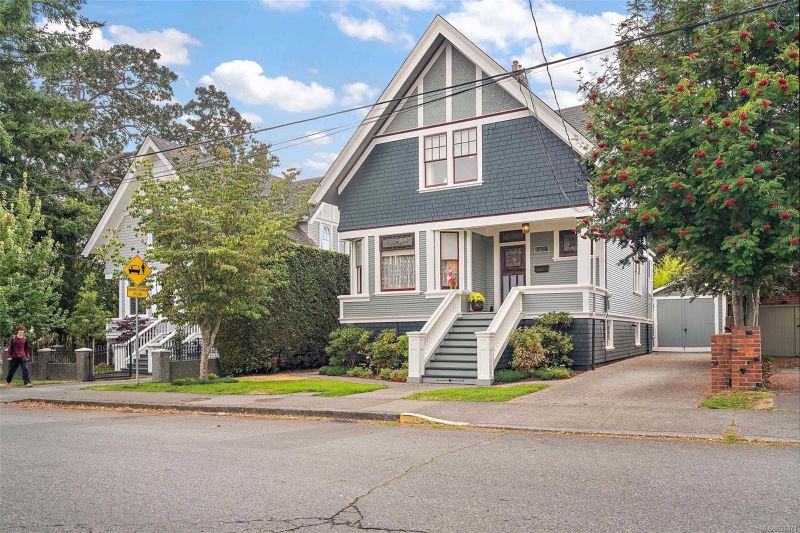 FEATURED LISTING: 1400 Monterey Ave Oak Bay