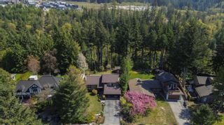 Photo 2: 40198 KINTYRE Drive in Squamish: Garibaldi Highlands House for sale : MLS®# R2877170