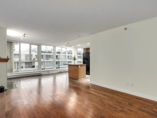 Photo 3: 301 120 MILROSS Avenue in Vancouver: Downtown VE Condo for sale in "BRIGHTON BY BOSA" (Vancouver East)  : MLS®# R2643325