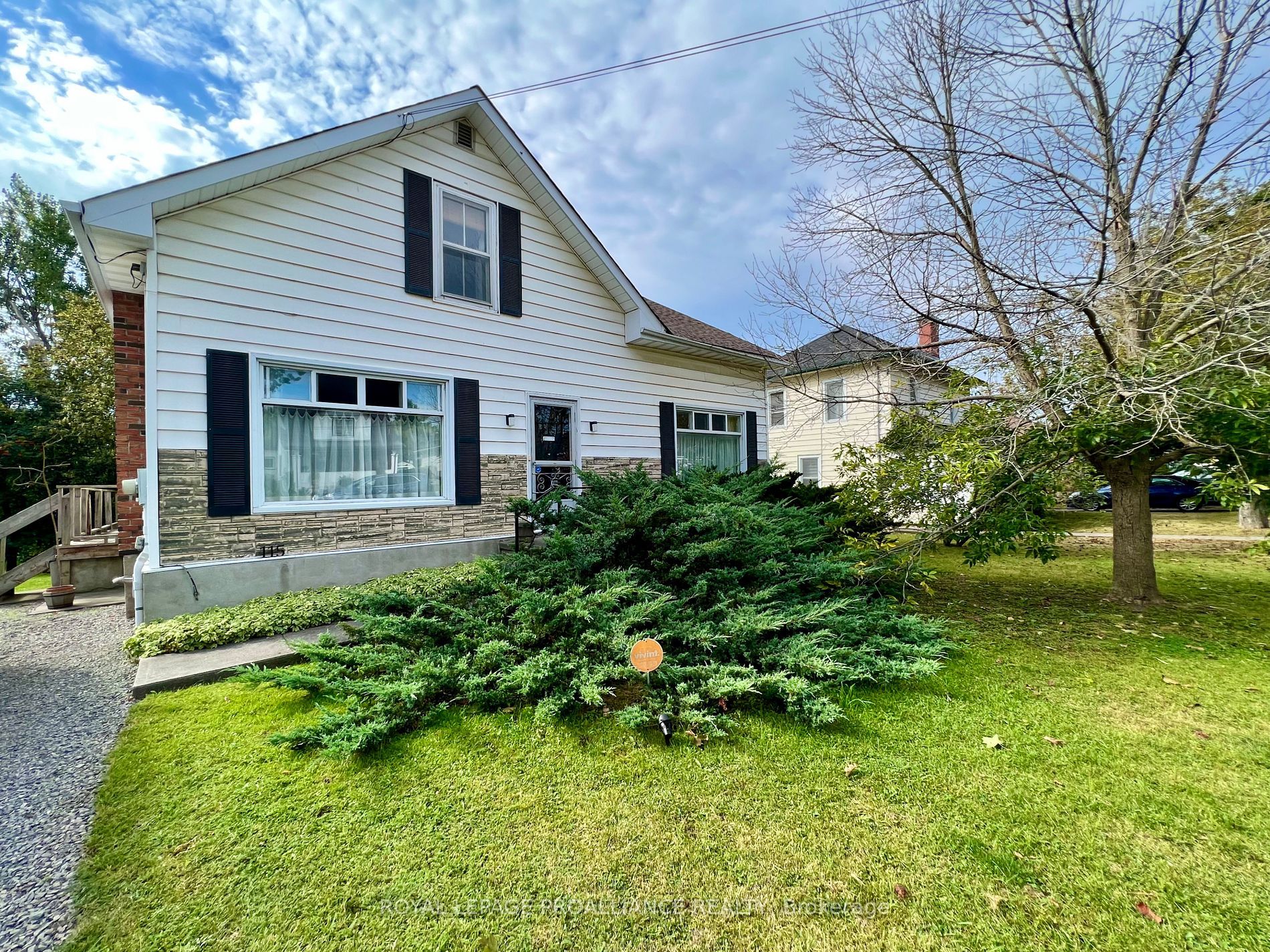Main Photo: 115 Donald Street in Belleville: House (2-Storey) for sale : MLS®# X7011462