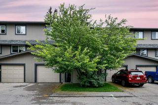 Photo 2: 50 27 Silver Springs Drive NW in Calgary: Silver Springs Row/Townhouse for sale : MLS®# A1229918