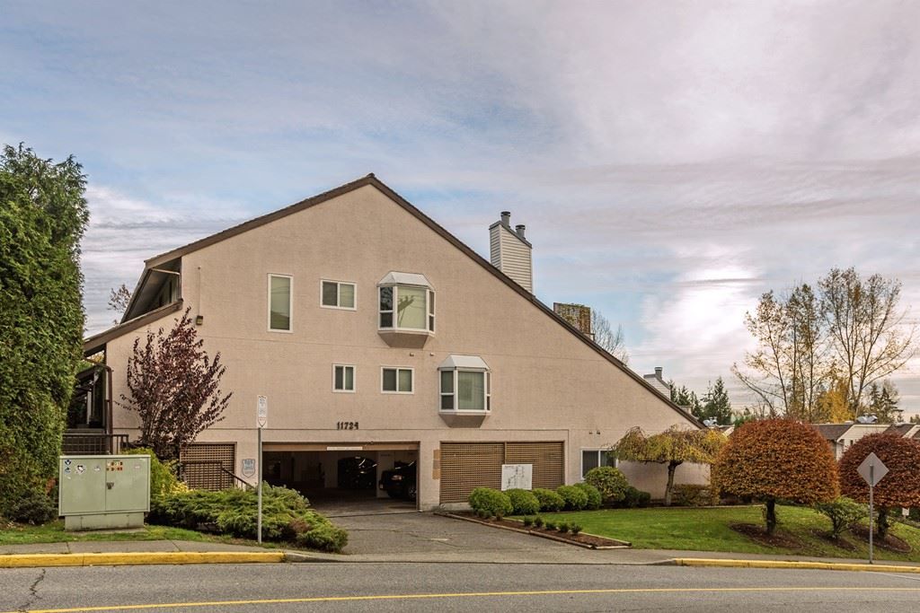 Main Photo: 302 11724 225 Street in Maple Ridge: East Central Townhouse for sale : MLS®# R2122541