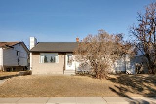 Photo 2: 312 Greenfield Road NE in Calgary: Greenview Full Duplex for sale : MLS®# A2047329