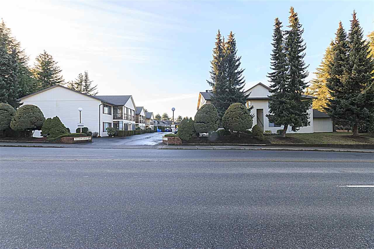 Main Photo: 112 2853 W BOURQUIN Crescent in Abbotsford: Central Abbotsford Townhouse for sale in "BOURQUIN COURT" : MLS®# R2134486