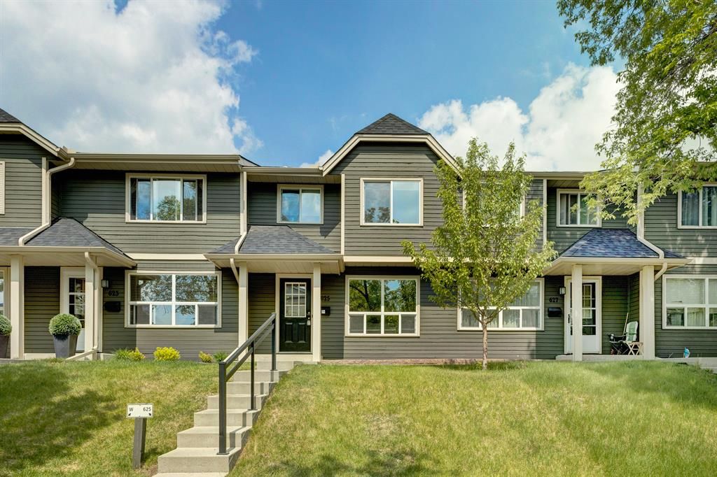 Main Photo: 625 Queensland Place SE in Calgary: Queensland Row/Townhouse for sale : MLS®# A2051134