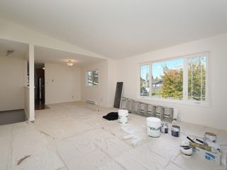 Photo 3: 2101 Rennie Pl in Sidney: Si Sidney South-West House for sale : MLS®# 858574