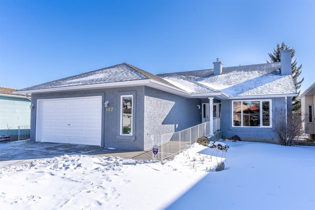 Main Photo: 147 Hawkmount Heights NW in Calgary: Hawkwood Detached for sale : MLS®# A1192604