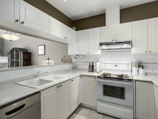 Photo 3: PH13 511 W 7TH Avenue in Vancouver: Fairview VW Condo for sale in "Beverly Gardens" (Vancouver West)  : MLS®# V1140622