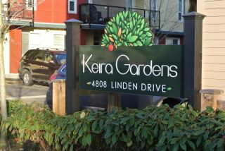 Photo 1: 206 4808 LINDEN Drive in Ladner: Hawthorne Townhouse for sale in "KEIRA GARDEN" : MLS®# R2279995